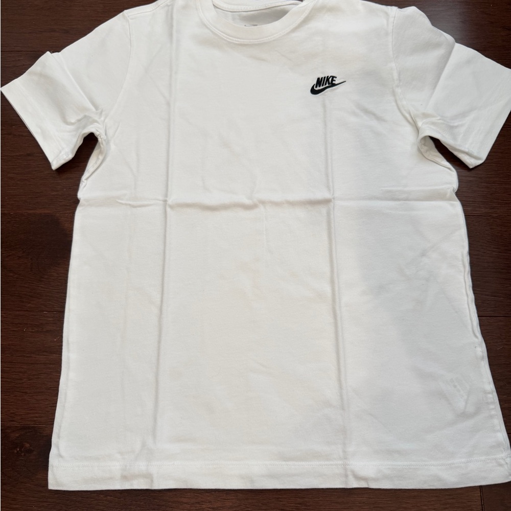 Nike mens White Short Sleeve Tee